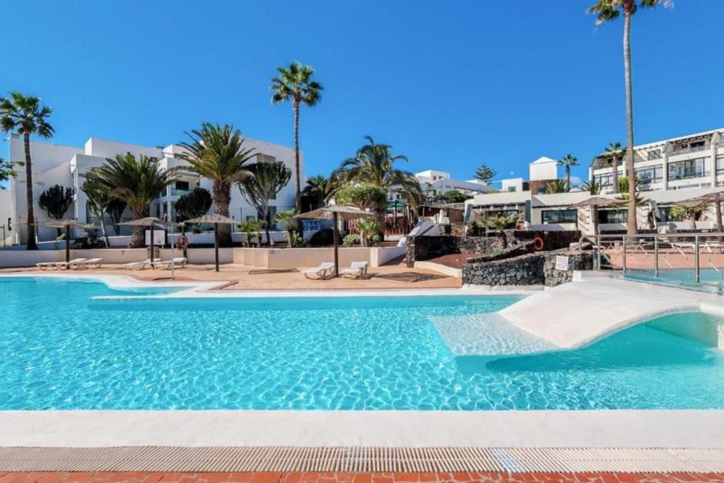 Pequeno Bungalow Firt Line Of The Sea Costa Teguise Eksteriør billede