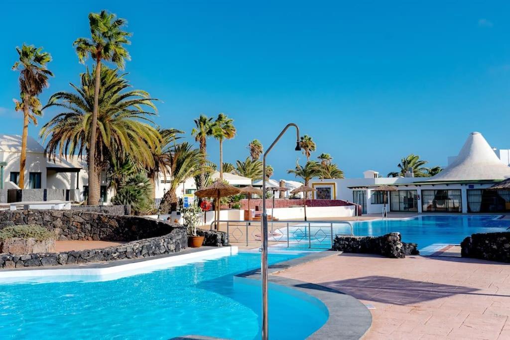 Pequeno Bungalow Firt Line Of The Sea Costa Teguise Eksteriør billede