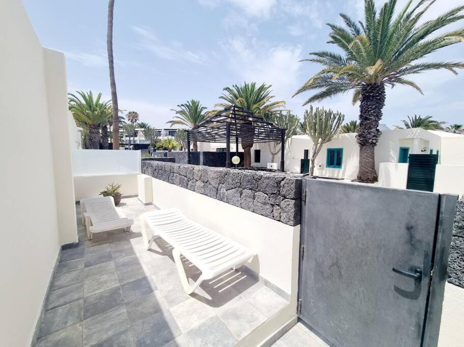 Pequeno Bungalow Firt Line Of The Sea Costa Teguise Eksteriør billede
